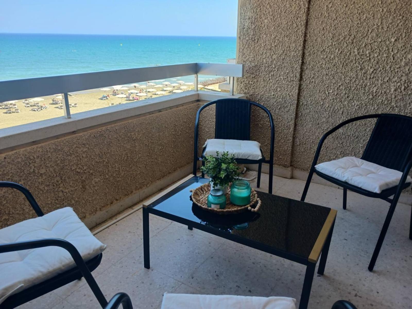 Apollon Sea View Beachfront Ap 302 ลาร์นาคา ภายนอก รูปภาพ